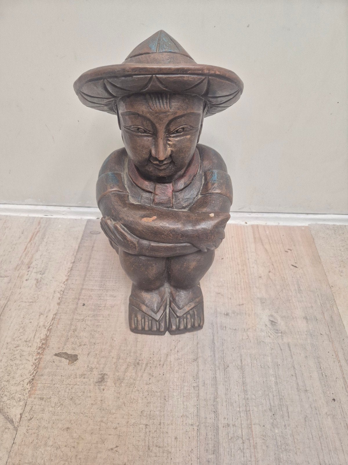 houten beeldje hurkende boer met hoed - Bali
Leuk, Tuin en Terras, Ophalen of Verzenden, Gebruikt, Hout, Overige typen