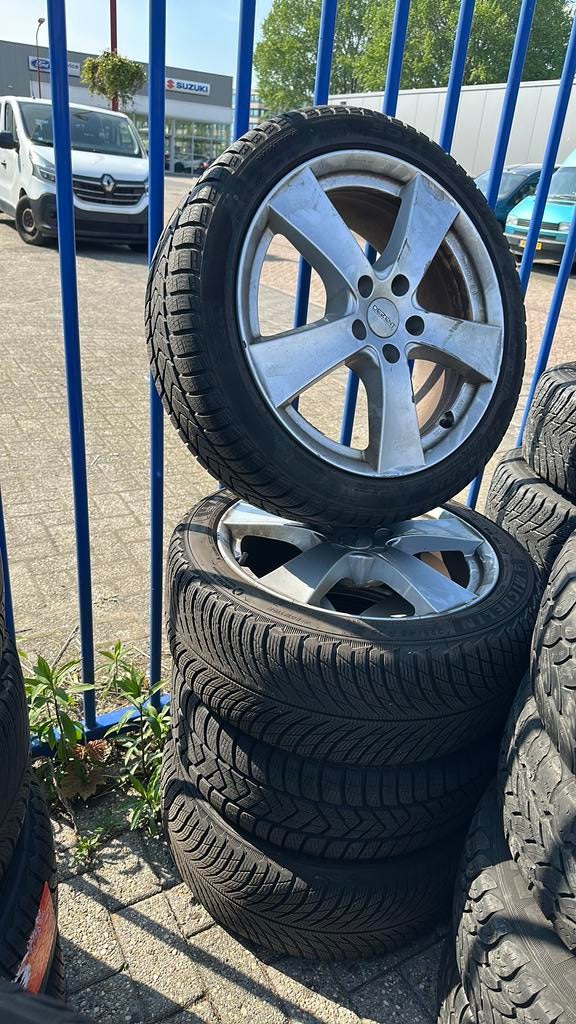 VW Tiguan Velgen 18 inch winterbanden 225-45-18, Ophalen of Verzenden