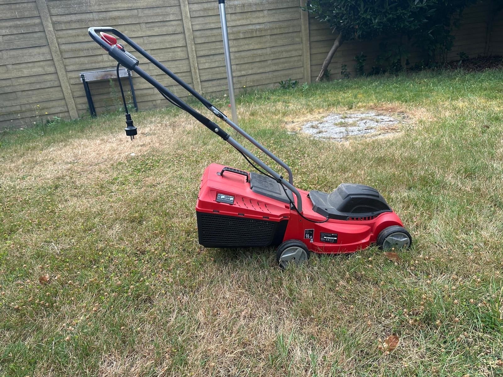Elektrische grasmaaier Einhell, zo goed als nieuw, Tuin en Terras, Grasmaaiers, Ophalen, Cirkelmaaier, Elektrische grasmaaier