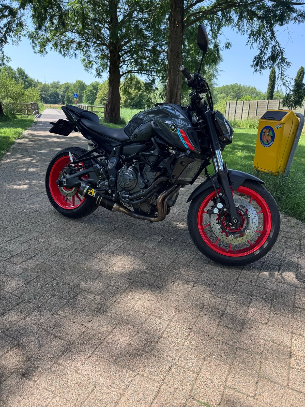 Yamaha MT-07 2022 Fluo Ice - Dealer onderhouden, Motoren, 700 cc, 2 cilinders, Sportuitlaat, Occasion