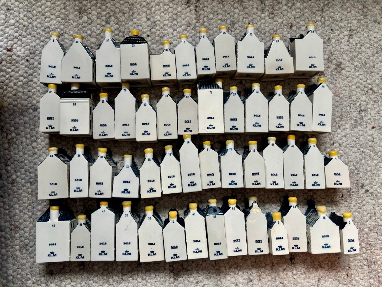 50 originele KLM huisjes, met intacte zegels, Ophalen of Verzenden, Zo goed als nieuw, 41 t/m 60, Gevuld