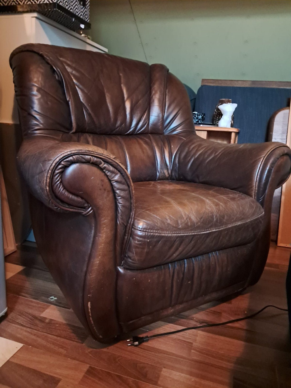 Lederen zitmeubelset: 2 stoelen en 1 tweezitsbank, Huis en Inrichting, Ophalen, Gebruikt, Tweepersoons, Leer