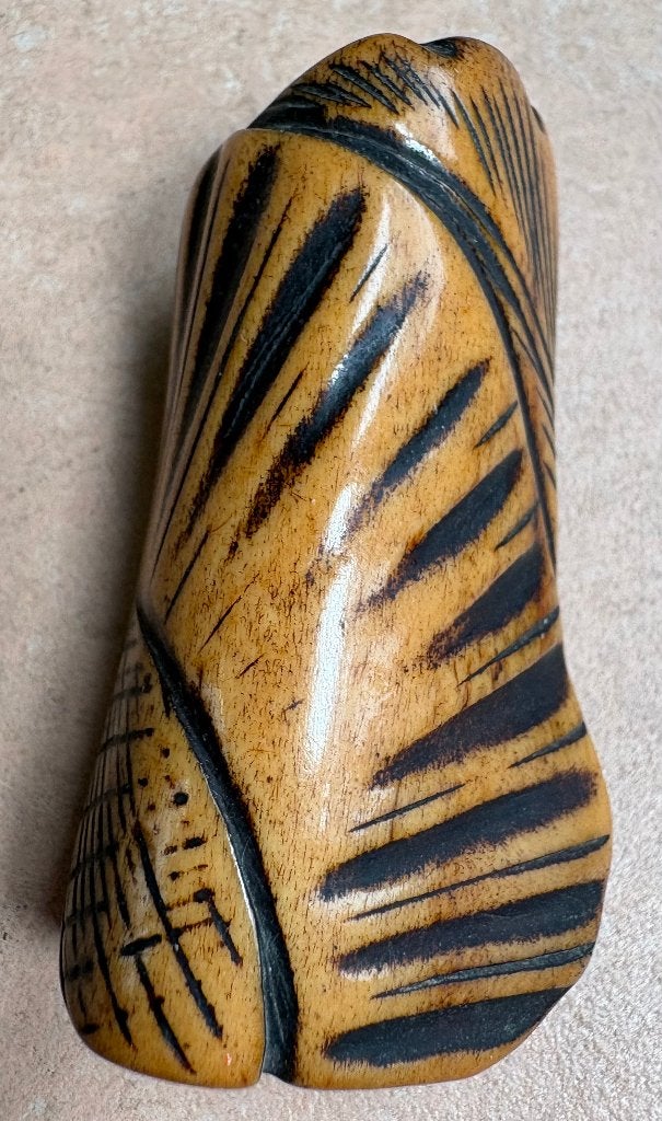 Netsuke in de vorm van een chrysant, Edo periode, Ophalen of Verzenden