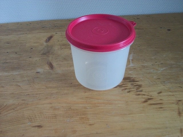 Tupperware Bakje ( rood deksel, 650 ml ), Ophalen of Verzenden, Gebruikt, Rood, Bak of Kom