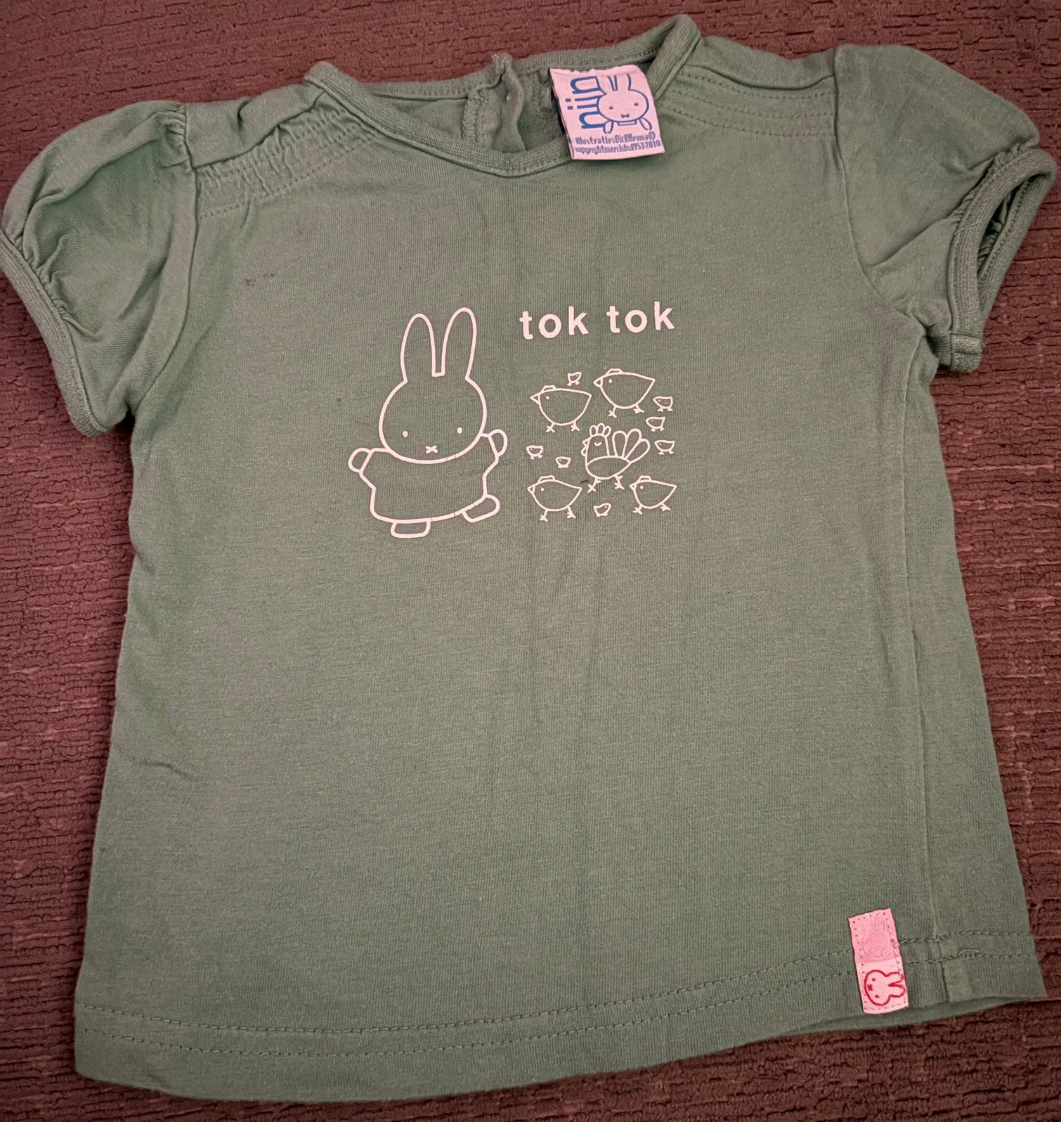 Groen shirtje, korte mouw, meisje, maat 80, Nijntje, Ophalen of Verzenden, Zo goed als nieuw, Meisje, Shirtje of Longsleeve