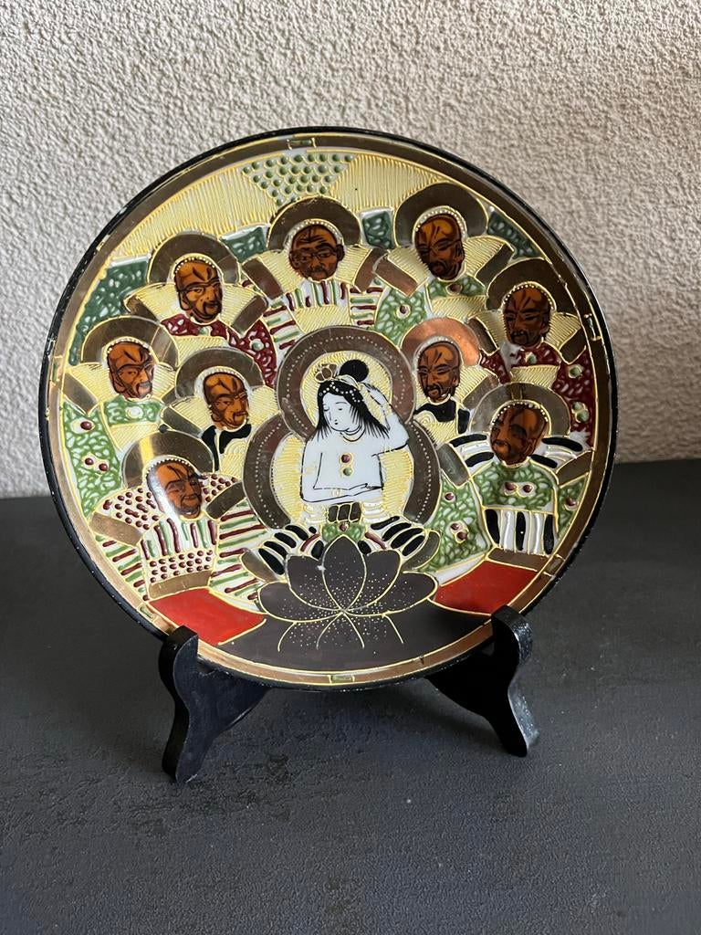 Decoratieve Aziatische schaal met Boeddha en discipelen, Ophalen