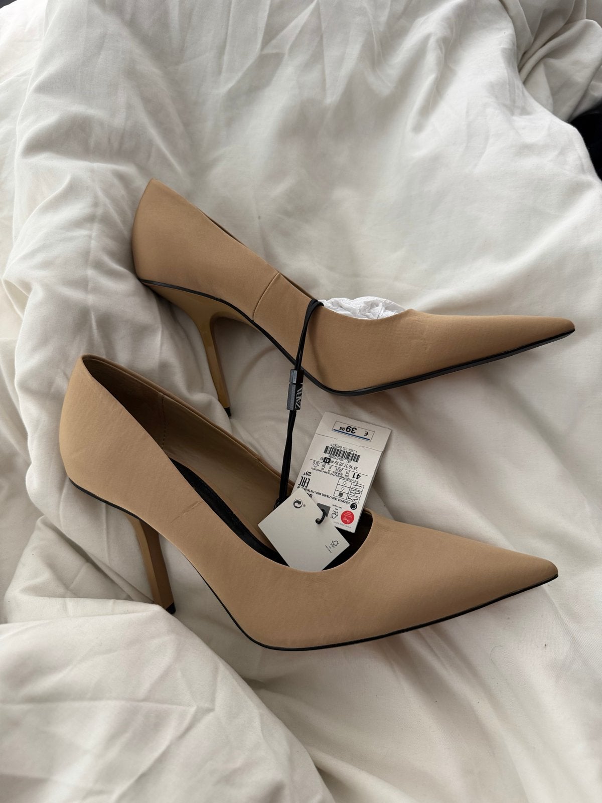 Zara Pumps Beige Maat 41 - Nieuw met prijskaartje, Ophalen of Verzenden, Nieuw, Beige, Pumps