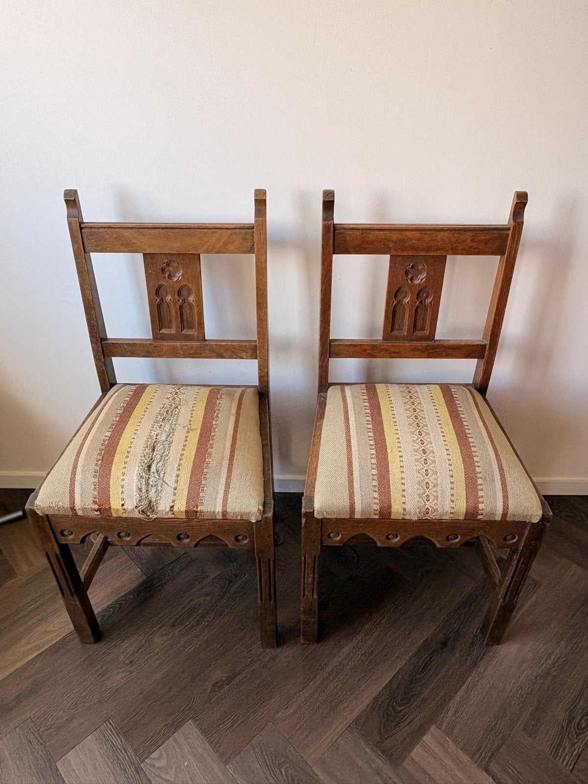 Set van 2 antieke houten klooster stoelen, Ophalen