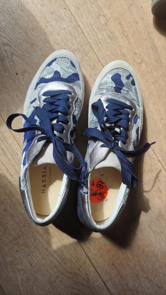 Blauw zilveren sneakers van Hassia. Maat 37,5. Valt smal., Kleding | Dames, Schoenen, Zo goed als nieuw, Sneakers of Gympen, Blauw