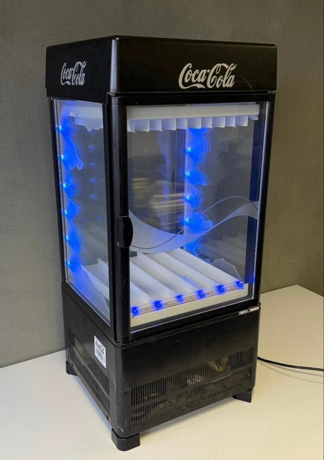 Coca-Cola Mini Koelkast met LED Verlichting, Witgoed en Apparatuur, Minder dan 45 cm, Minder dan 75 liter, Ophalen, 85 tot 120 cm