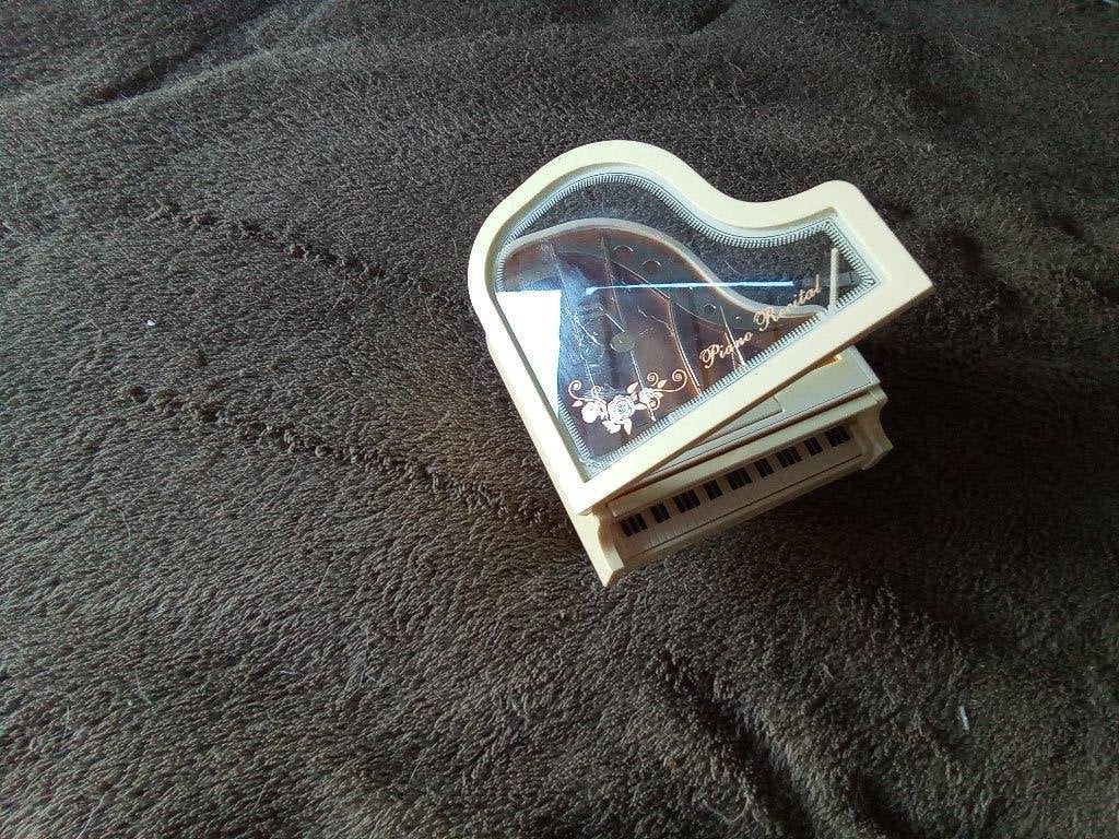 1 miniatuur piano muziekdoosje, Ophalen