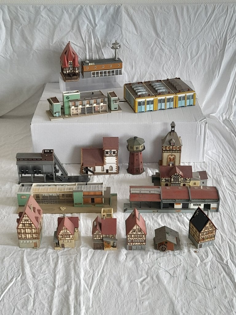 VERZAMELING HUISJES/STATION/SEINHUIS/KERK/LOCLOODS EN MEER, Overige merken, Gebruikt, Gelijkstroom of Wisselstroom, Brug, Tunnel of Gebouw