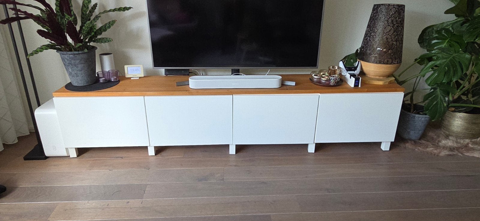 Ikea Besta TV-meubel met houten blad en ventilatiegat, Ophalen, Gebruikt, Televisiemeubel, Overige houtsoorten