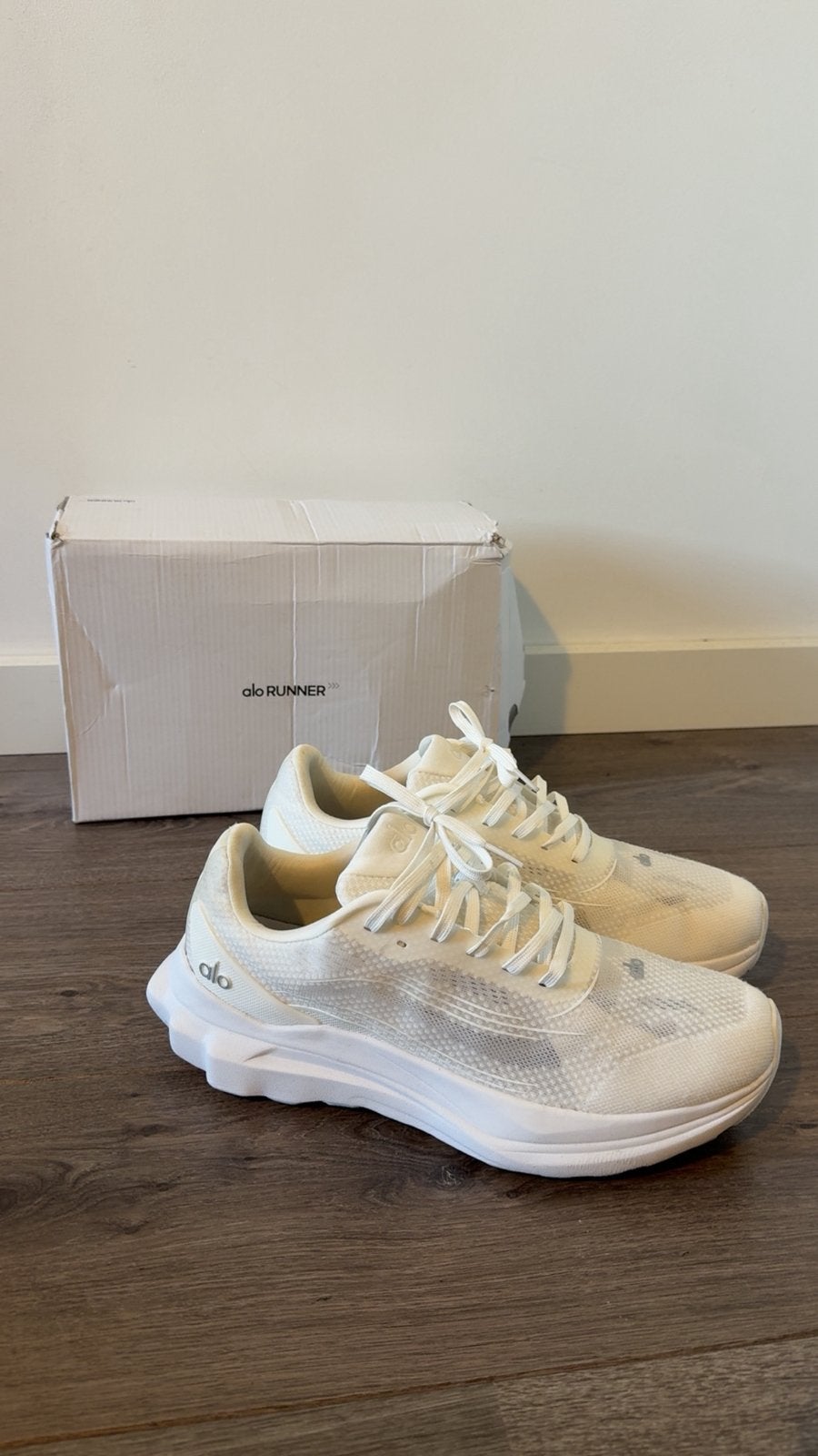 Alo runner sneakers, Verzenden, Zo goed als nieuw, Wit, Sportschoenen