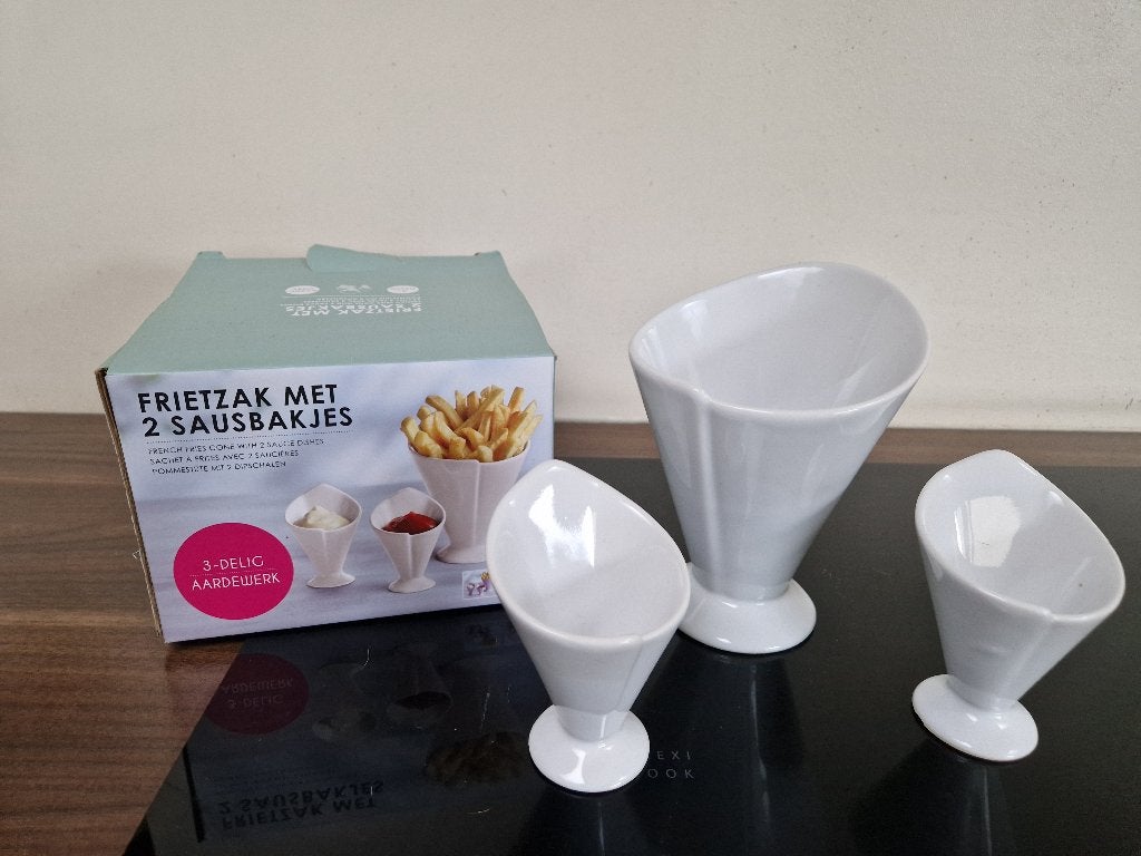 aardewerk frietzak met sauskommetjes, Overige typen, Nieuw, Ophalen of Verzenden, Overige stijlen