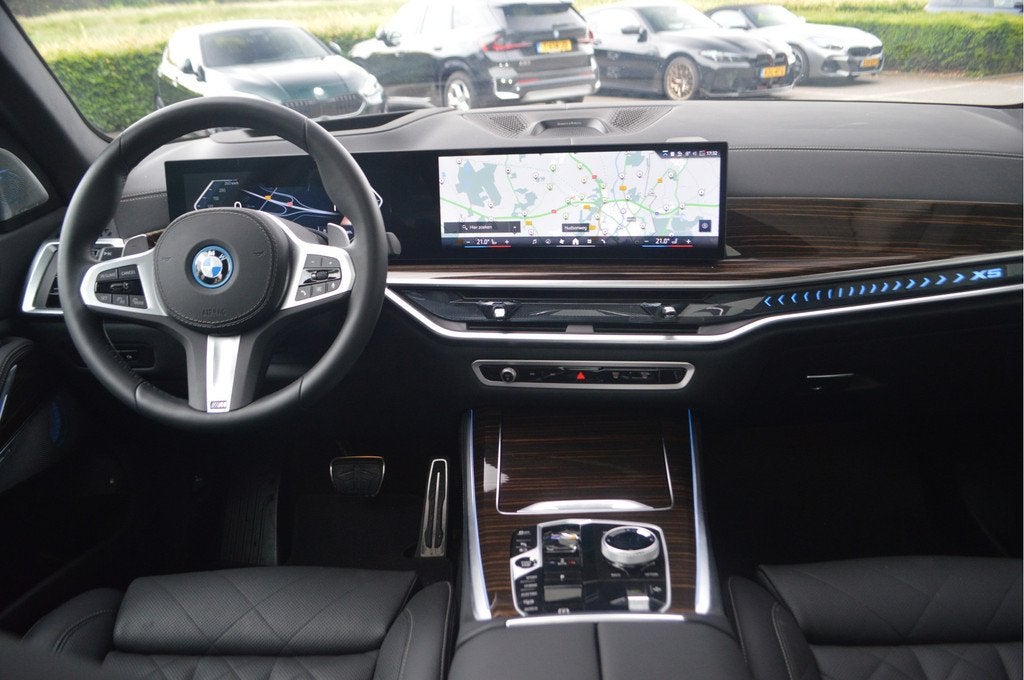 BMW X5 xDrive50e M Sport Automaat / Trekhaak / Panoramadak S, Gebruikt, 2395 kg, Met garantie (alle), Bedrijf