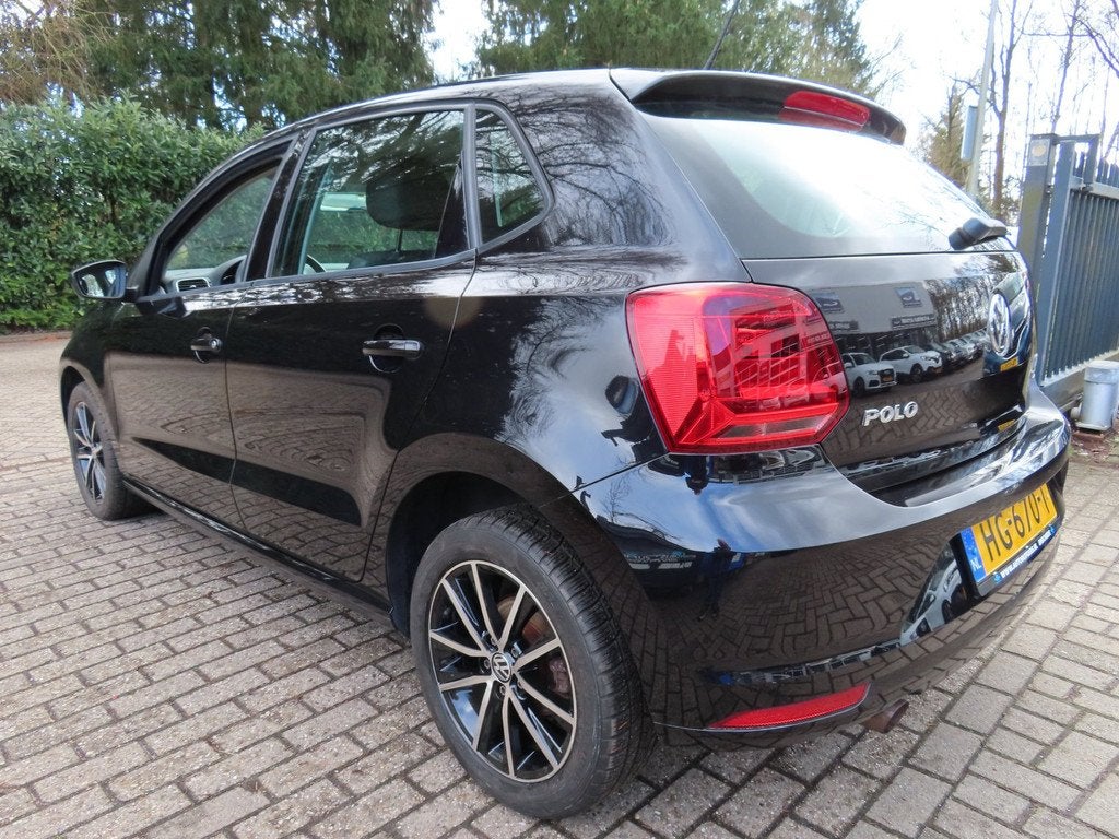Volkswagen Polo 1.2 TSI Comfortline, Auto's, Volkswagen, Stof, Euro 6, 4 cilinders, Zwart