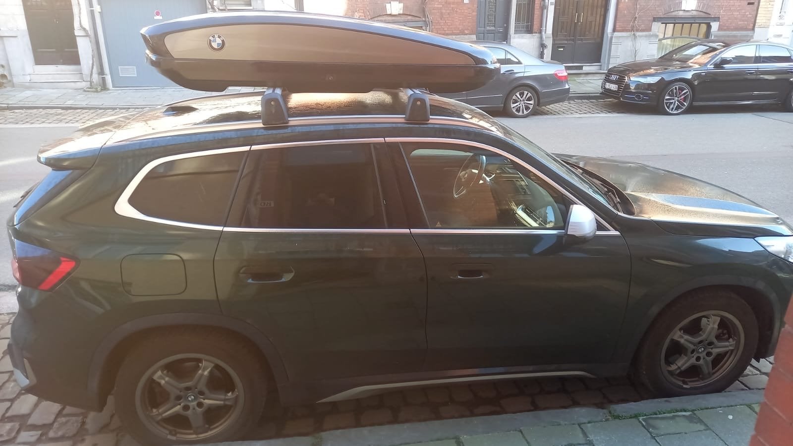 BMW iX1 dakdragers en dakkoffer (2 jaar oud), Auto diversen, Dakkoffers, Ophalen, Gebruikt