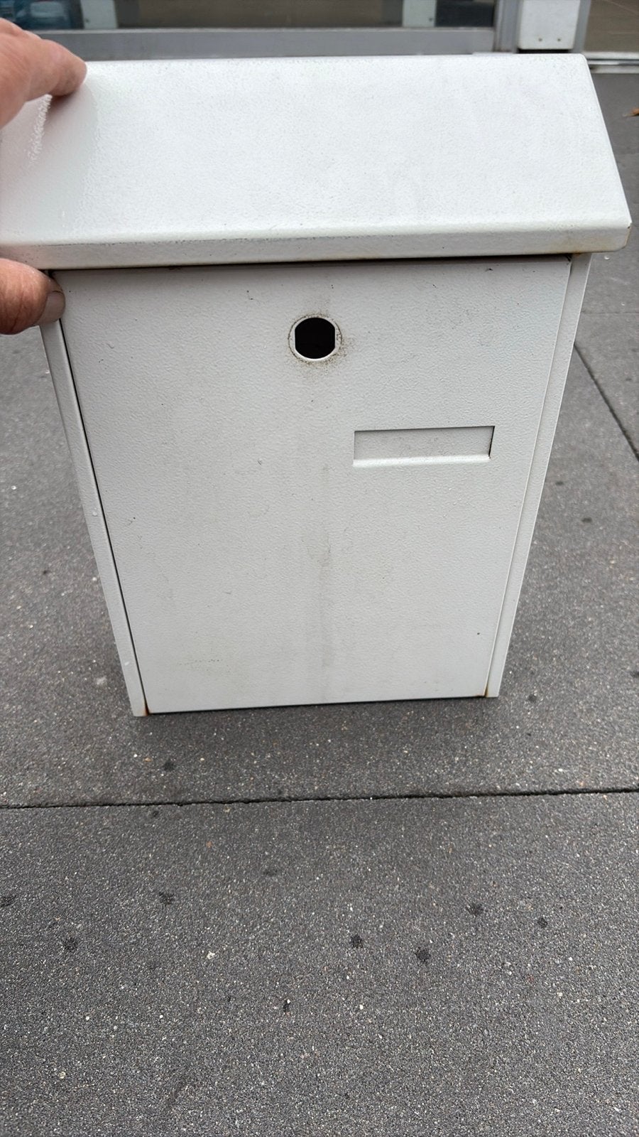 Te koop Witte brievenbus - Gebruikt, Tuin en Terras, Brievenbussen, Ophalen of Verzenden, Gebruikt, Staal, Wandbrievenbus