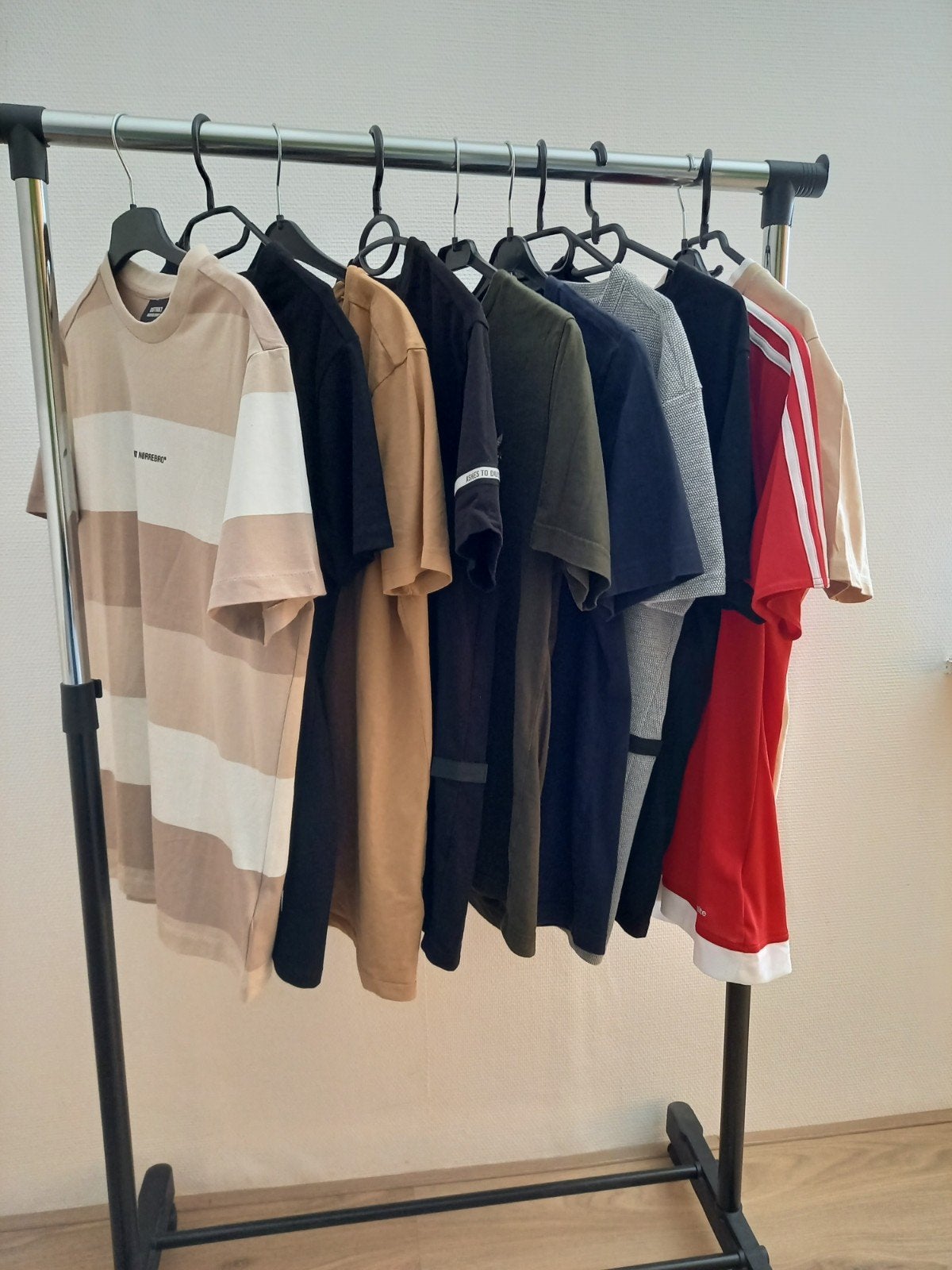 Diverse T-shirts (Adidas, Ashes to Dust, DAZ, Distrikt), Overige kleuren, Gedragen, Maat 46 (S) of kleiner, Diverse