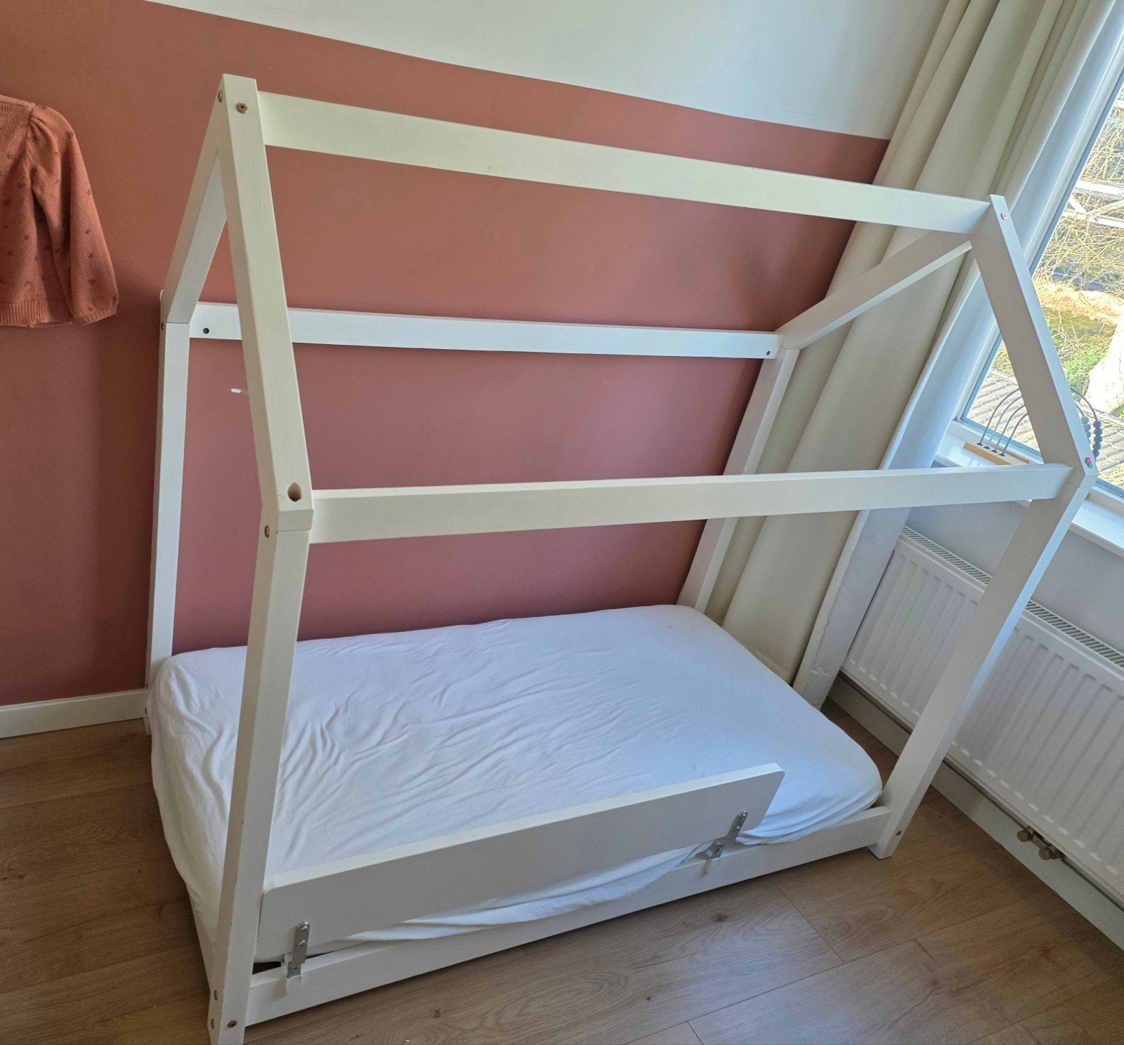 Peuter huisjes bed, Kinderen en Baby's, Kinderkamer | Bedden, Ophalen, 140 tot 160 cm, 70 tot 85 cm, Matras