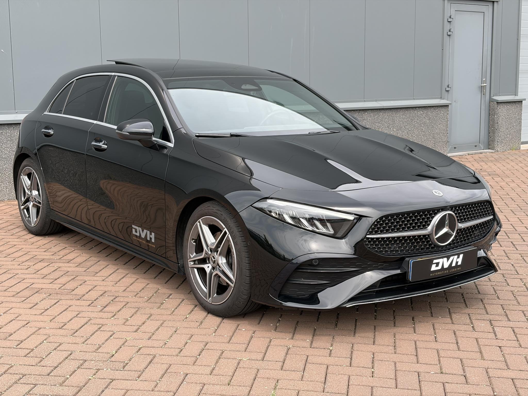 Mercedes-Benz A-klasse 180 AMG Line PANO | 360 CAMERA | CARP, 136 pk, Gebruikt, 4 cilinders, Zwart