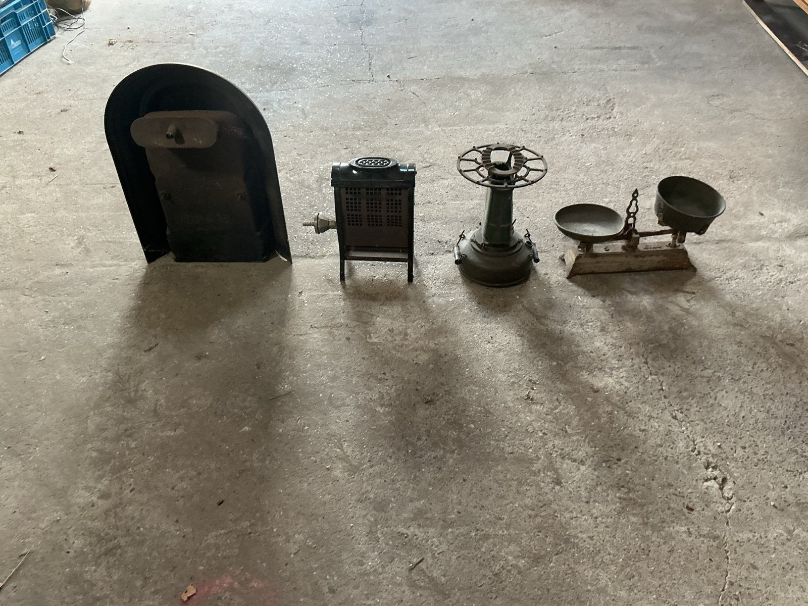 Antieke gashaard, stralingskachel, oliestel en weegschaal, Antiek en Kunst, Ophalen