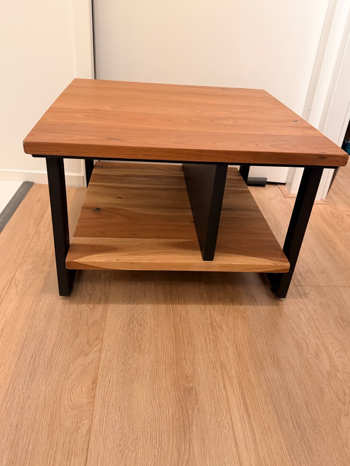H&H bijzettafel eikenhout met metalen frame, Ophalen, Minder dan 45 cm, Vierkant, 55 tot 75 cm