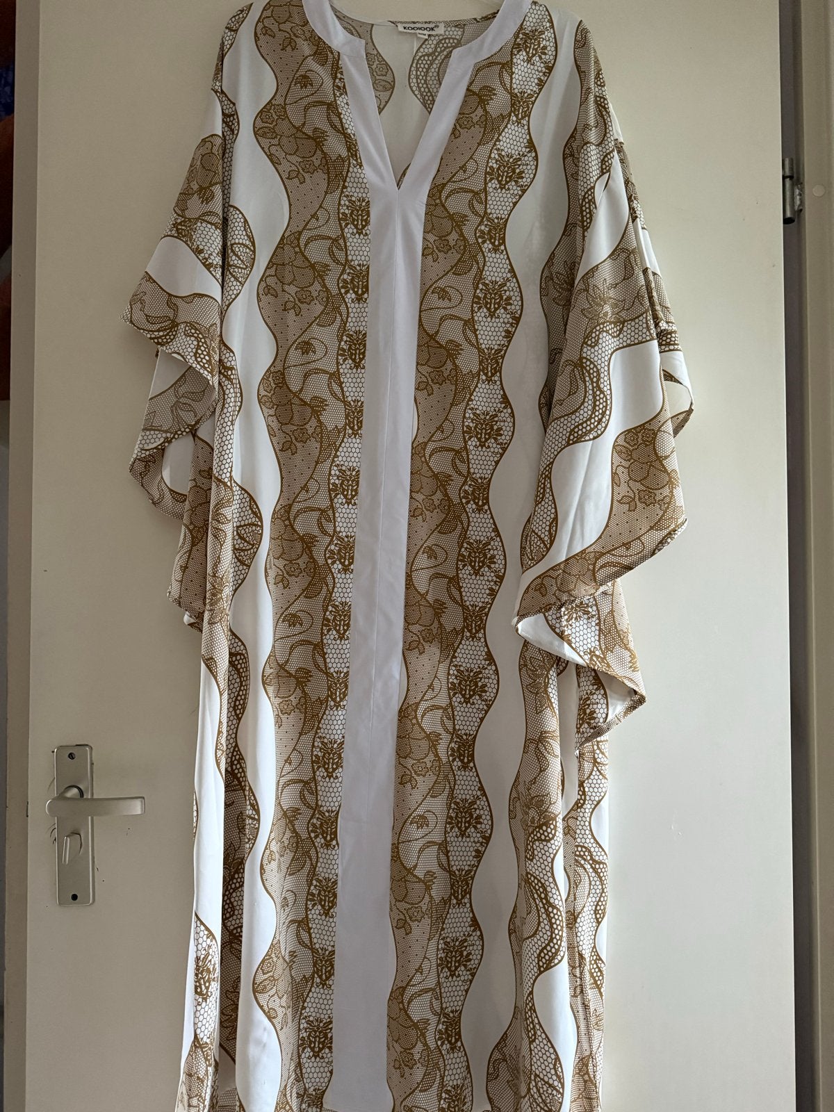 Jurk met print wit/beige, Kleding | Dames, Verzenden, Nieuw, Maat 38/40 (M), Wit