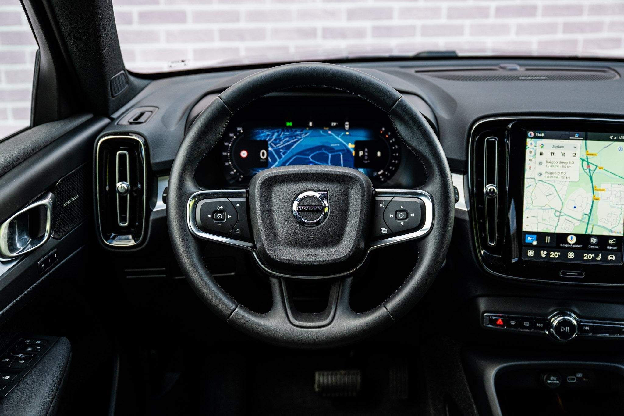 Volvo XC40 2.0 B4 Plus Dark | Trekhaak | Harman Kardon Audio, Auto's, Gebruikt, Euro 6, 4 cilinders, Origineel Nederlands