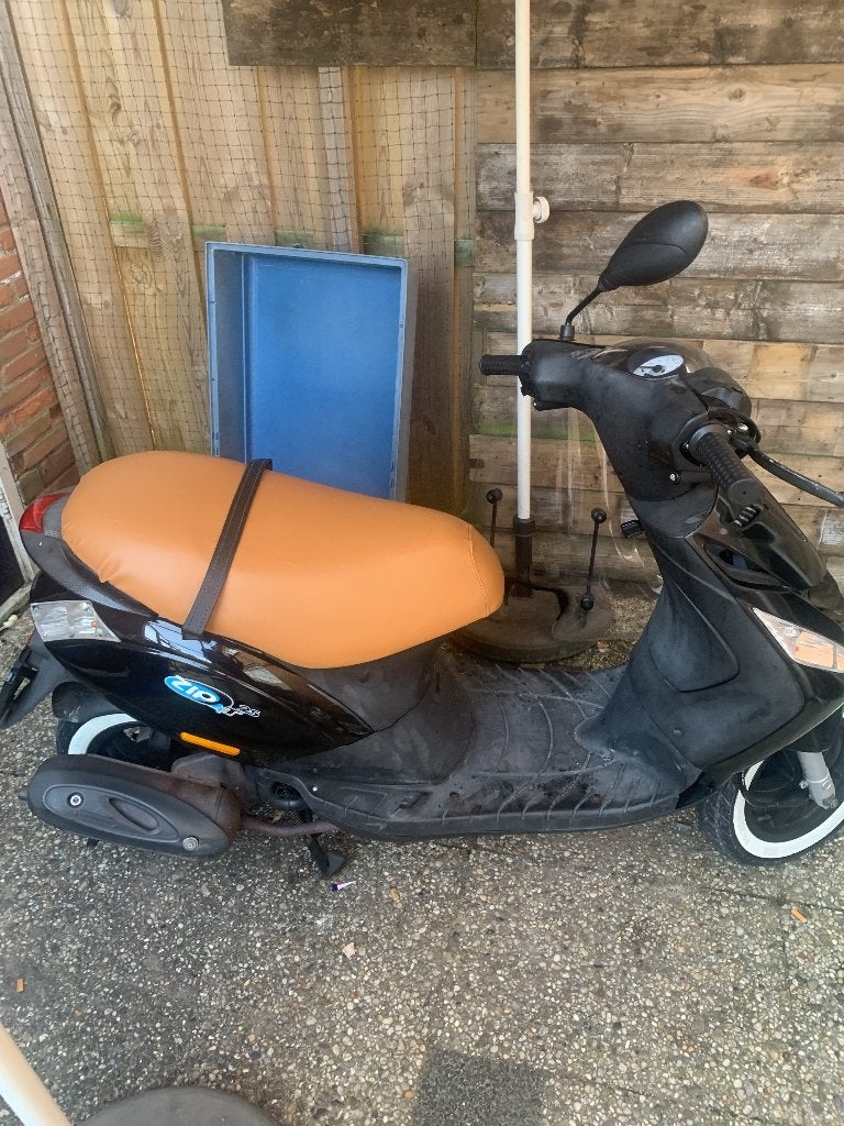 Piaggio Zip 2000 25km  vaste prijs 500, Fietsen en Brommers, Scooters | Piaggio, Ophalen, Gebruikt, Zip, 49 cc