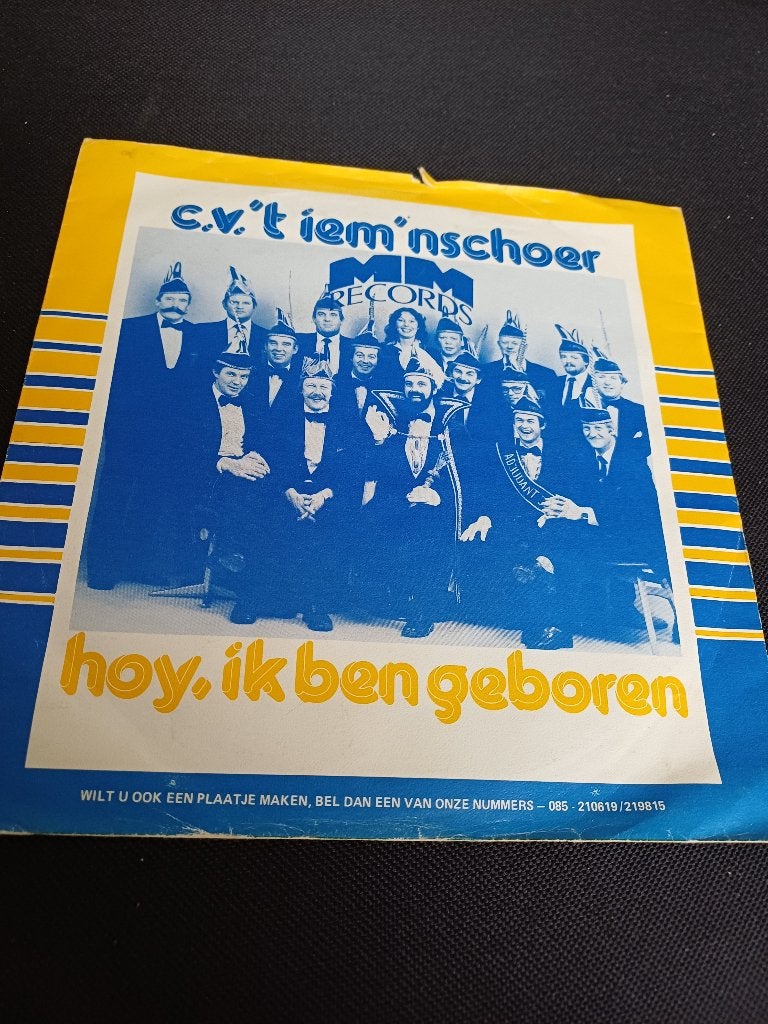 231 Single ’t iem ‘nschoer  – Hoy, ik ben geboren –, 7 inch, Ophalen of Verzenden, Zo goed als nieuw, Overige typen