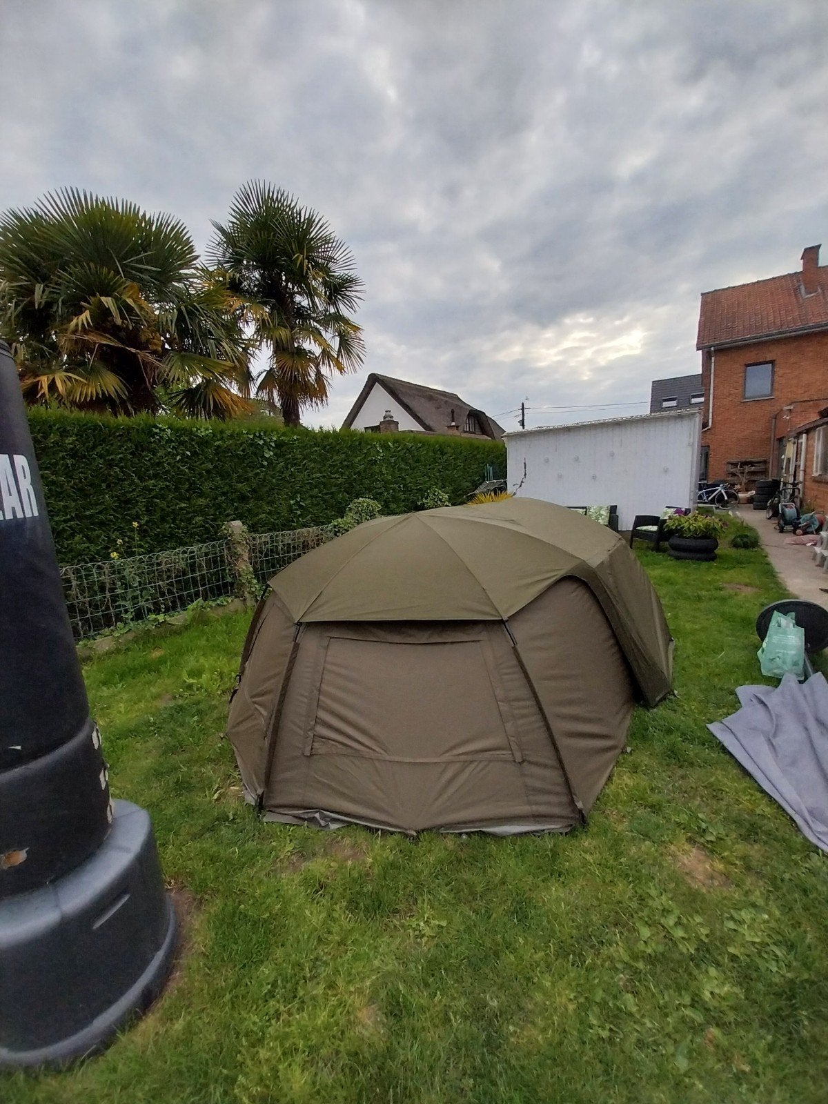 Trakker tempest 100 brolly met social cap, Watersport en Boten, Hengelsport | Karpervissen, Ophalen of Verzenden, Overige typen