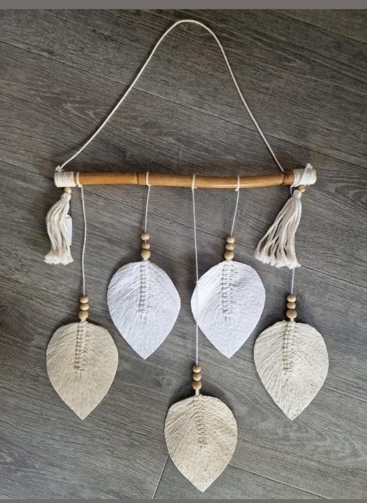 Macramé wandhanger met veren - Boho decoratie, Meerkleurig, Boho, Nieuw, Ophalen of Verzenden