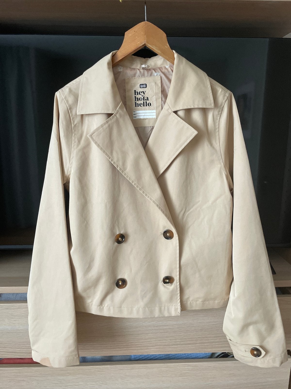 Korte moderne jeugdige beige jas mast S/M, Ophalen of Verzenden, Zo goed als nieuw, Maat 34 (XS) of kleiner, Beige