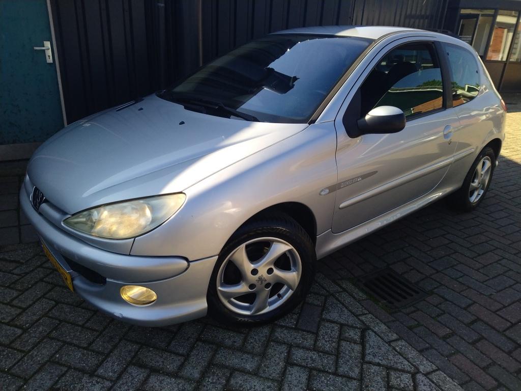 Peugeot 206 1.4 Quiksilver (bj 2003), Auto's, Peugeot, Voorwielaandrijving, 4 cilinders, Origineel Nederlands, Bedrijf
