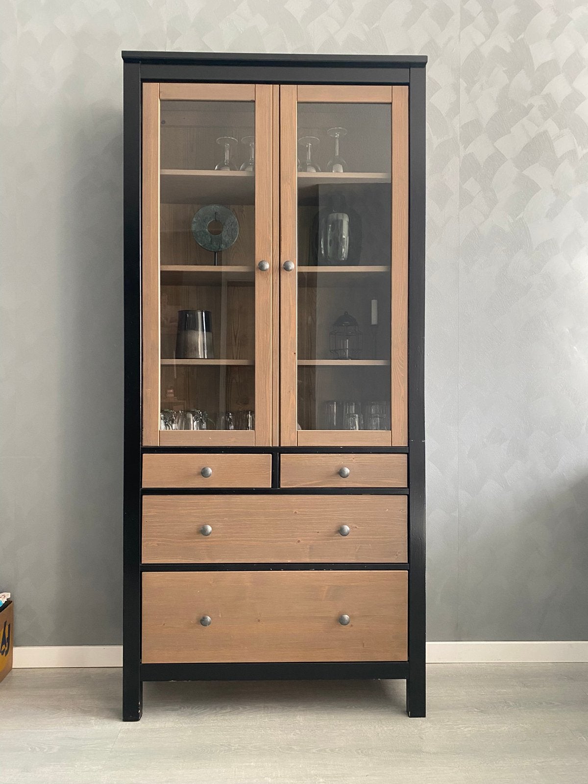 Vitrine kast, Ophalen, 50 tot 100 cm, Zo goed als nieuw, 150 tot 200 cm