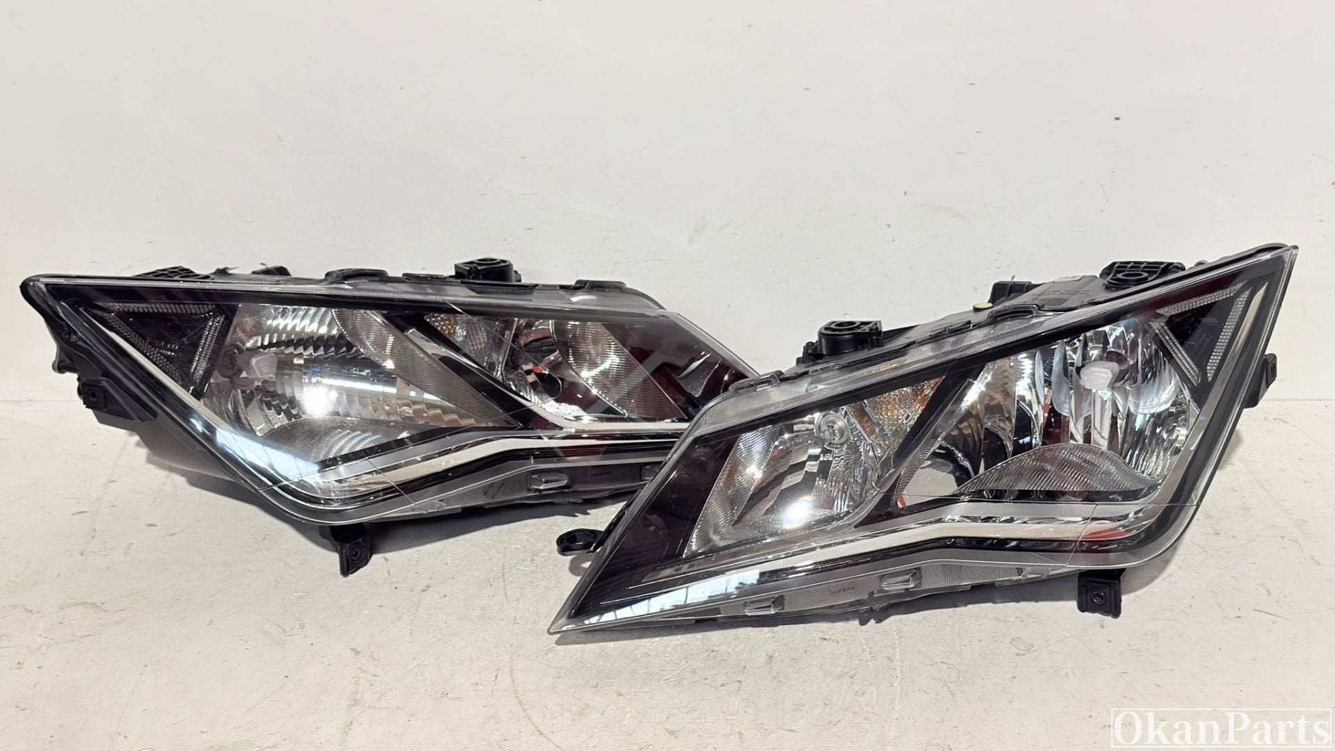 Seat Leon H7 LED Koplamp rechts links 5F1941015B 5F1941016B, Info@fabrikant.eu, Fabrikantstraat 1
1000 AA  Amsterdam, NL, Ophalen of Verzenden