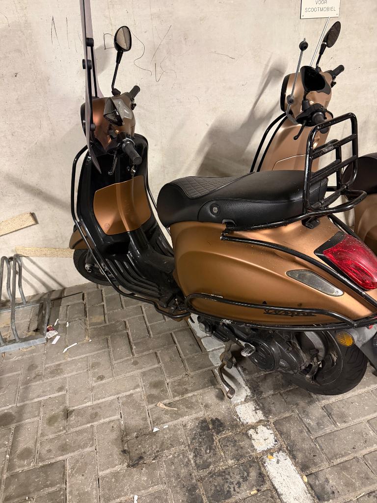 Vespa, Ophalen, Zo goed als nieuw, Benzine, Vespa LX