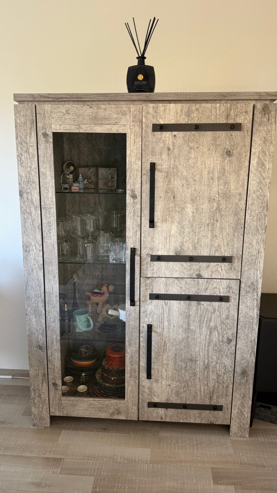Meubelset in grijs eiken houtlook met zwarte metalen details, Ophalen, 100 tot 150 cm, Zo goed als nieuw, 150 tot 200 cm