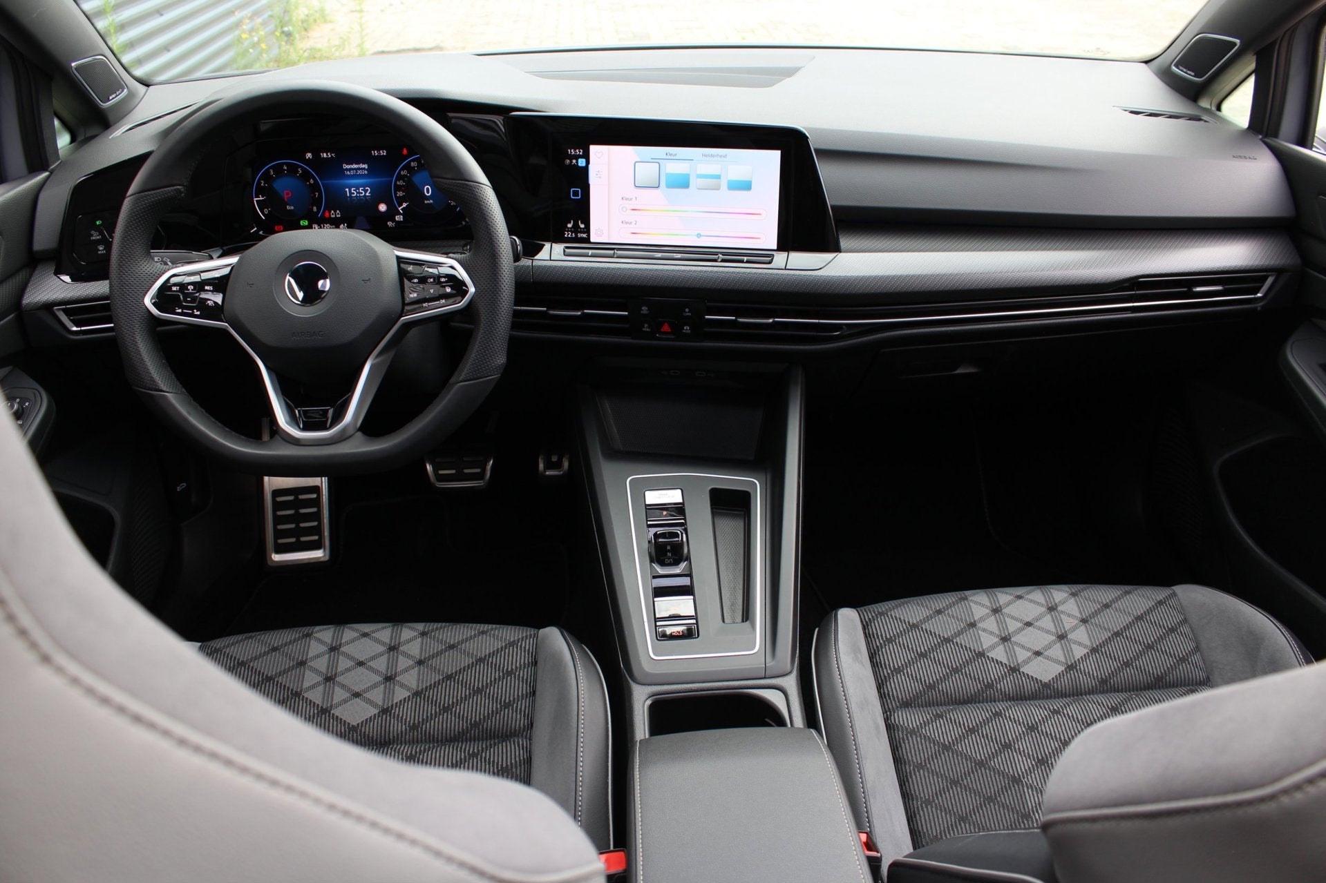 Volkswagen Golf 1.5 eTSI 3x R-Line | Panoramadak | Harman Ka, Auto's, Dealer onderhouden, Zwart, 4 cilinders, 150 pk