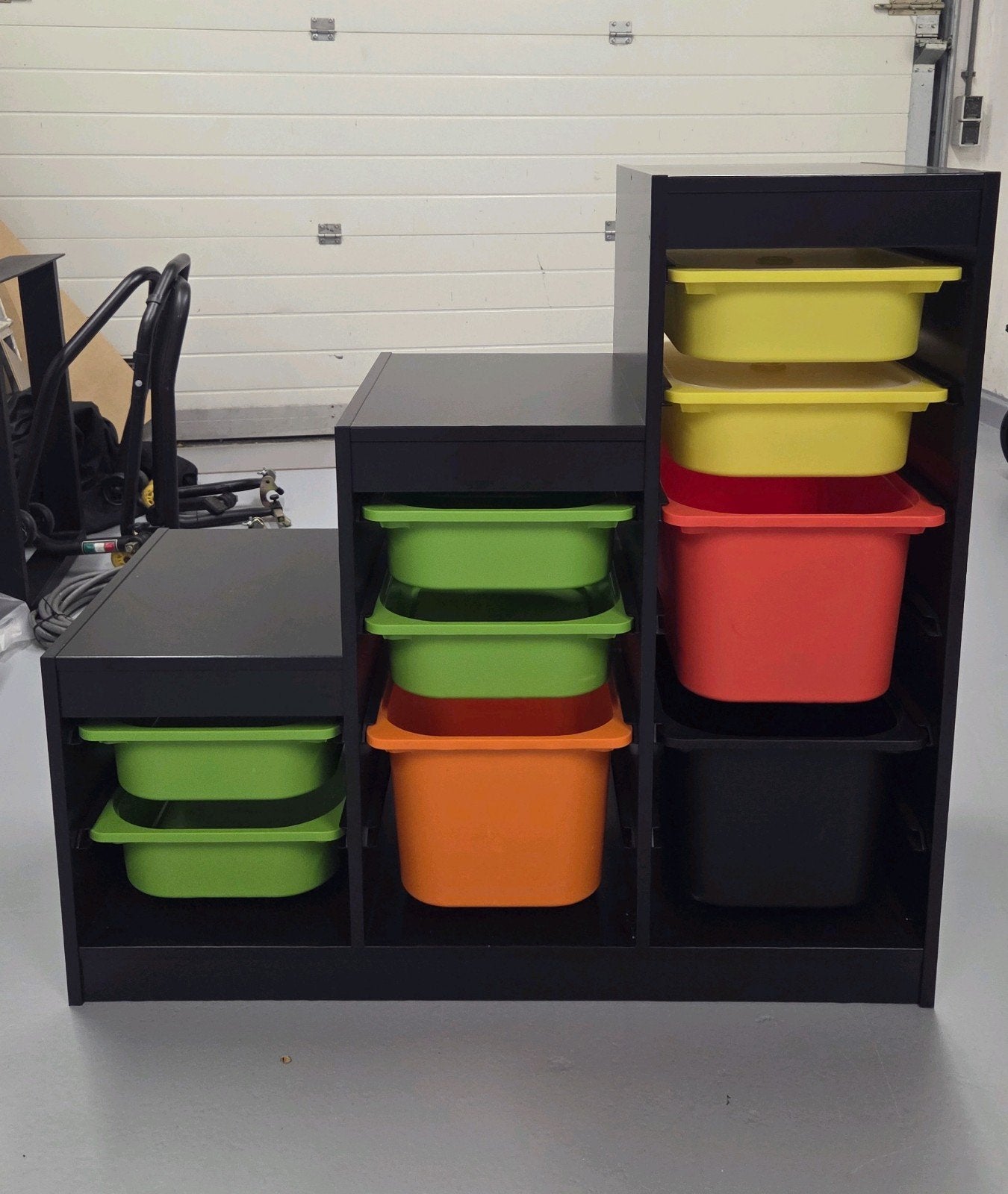IKEA Trofast kast zwart met bakken en deksels, Ophalen, Met plank(en), Gebruikt, 100 tot 150 cm