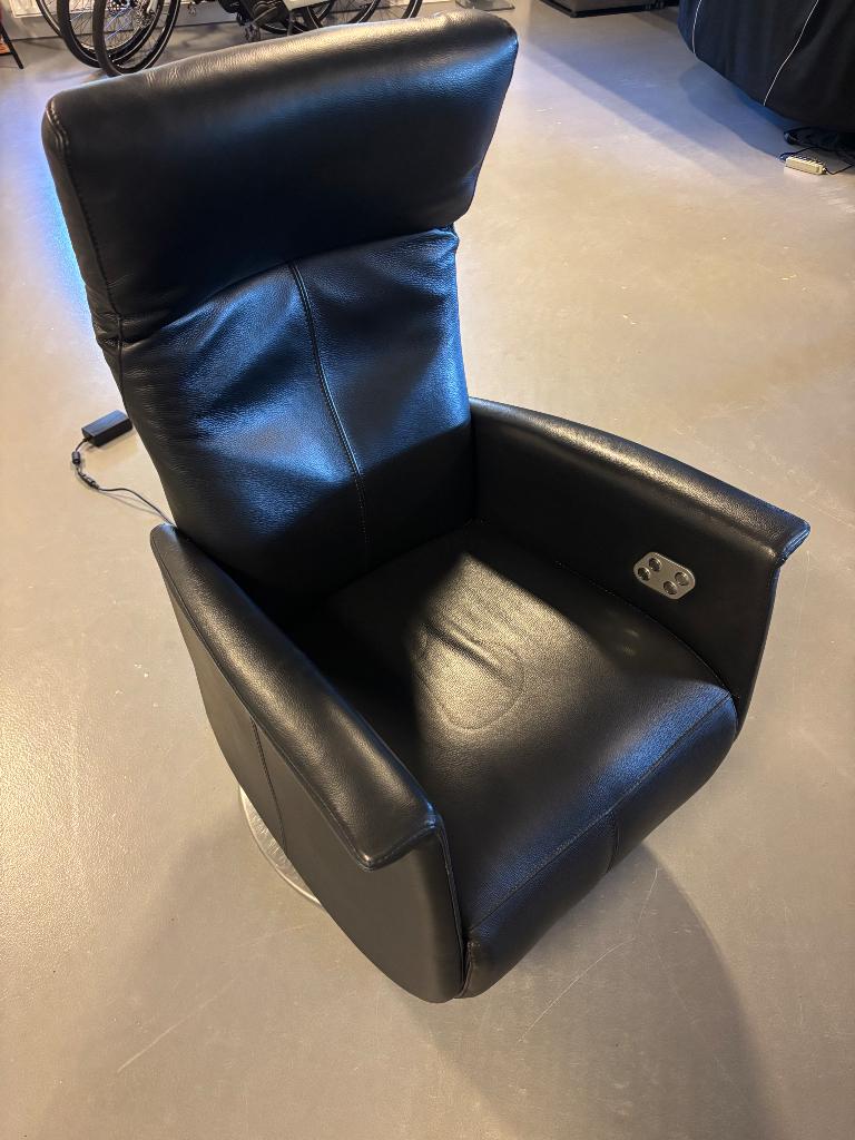 Comfort stoel, Ophalen, Zo goed als nieuw, 50 tot 75 cm, Leer