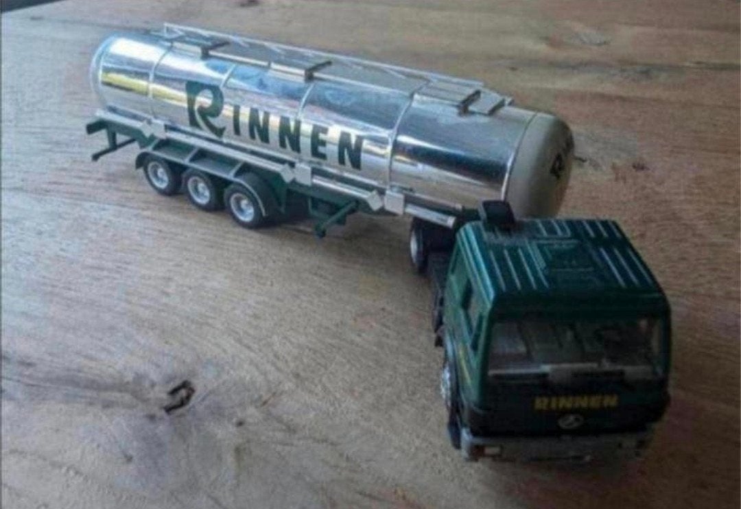 Wiking Mercedes-Benz tankwagen Rinnen – H0 1:87, Hobby en Vrije tijd, Modelauto's | 1:87, Ophalen of Verzenden, Zo goed als nieuw