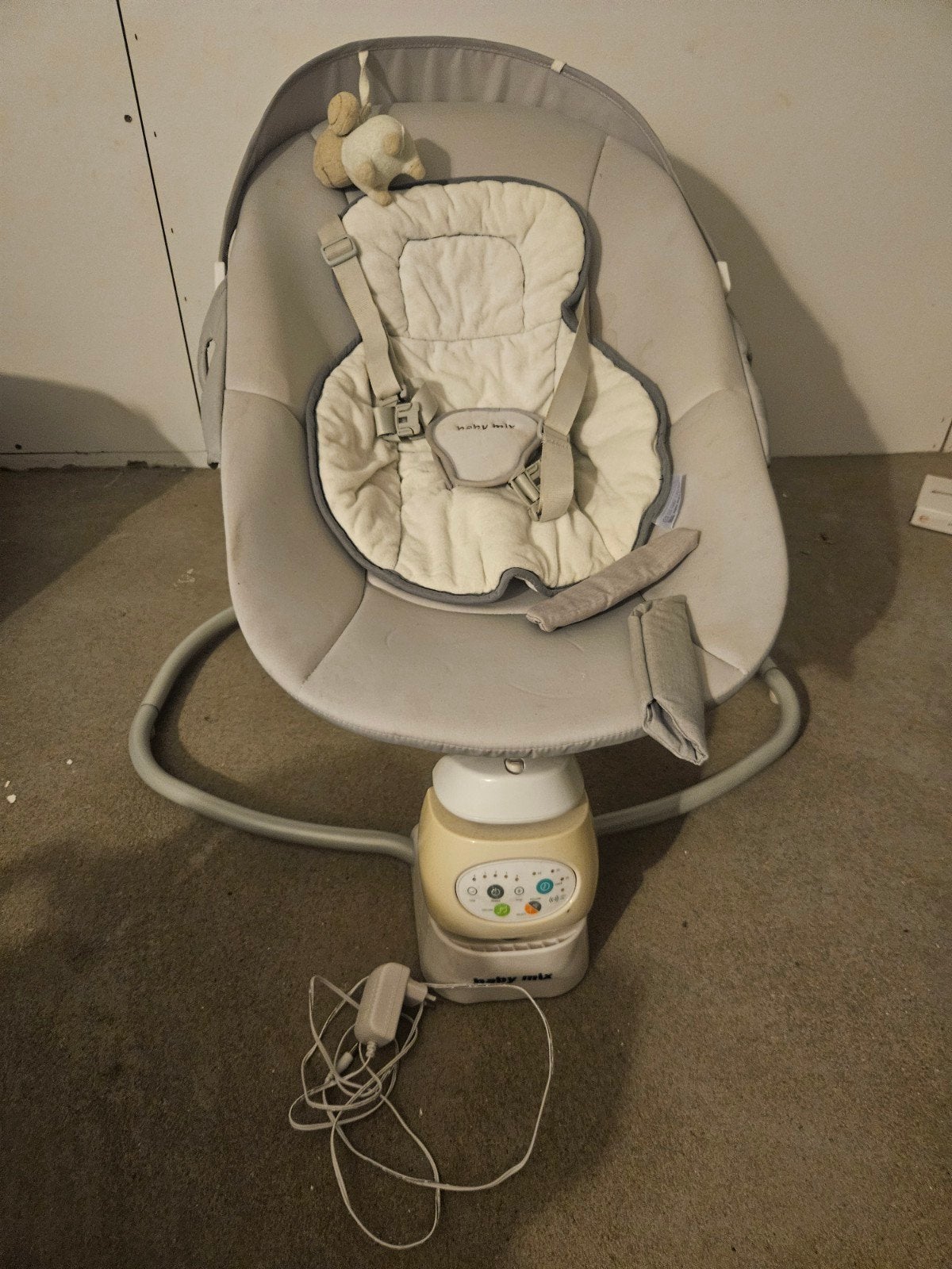 Baby swing met verschillende snelheden en muziek, Gebruikt, Schommelstoel, Met gordel(s) of riempje(s), Ophalen