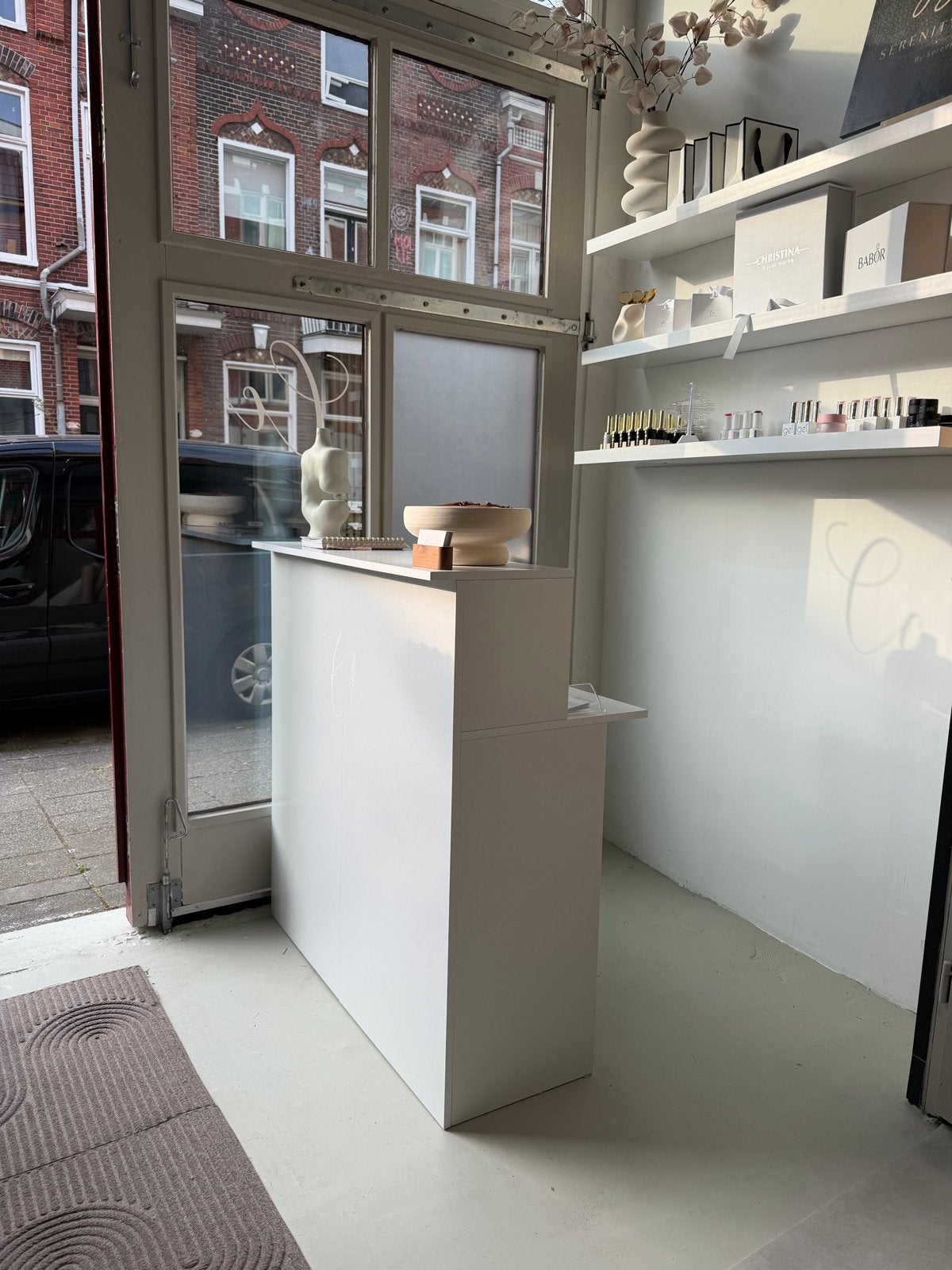 Moderne witte receptiebalie voor kantoor of salon, Ophalen