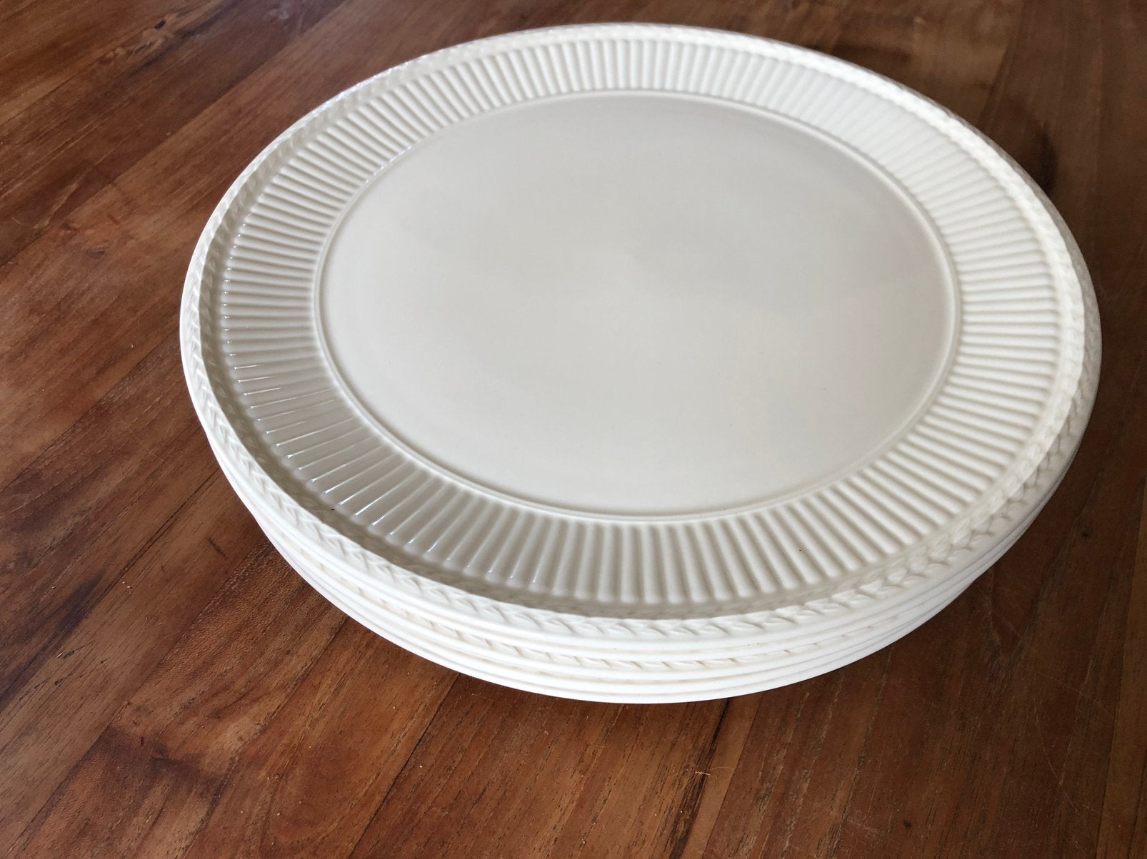 Wedgwood edme gebakschaal/pizzabord/onderbord 32cm, Ophalen of Verzenden, Zo goed als nieuw, Aardewerk, Schaal of Schalen
