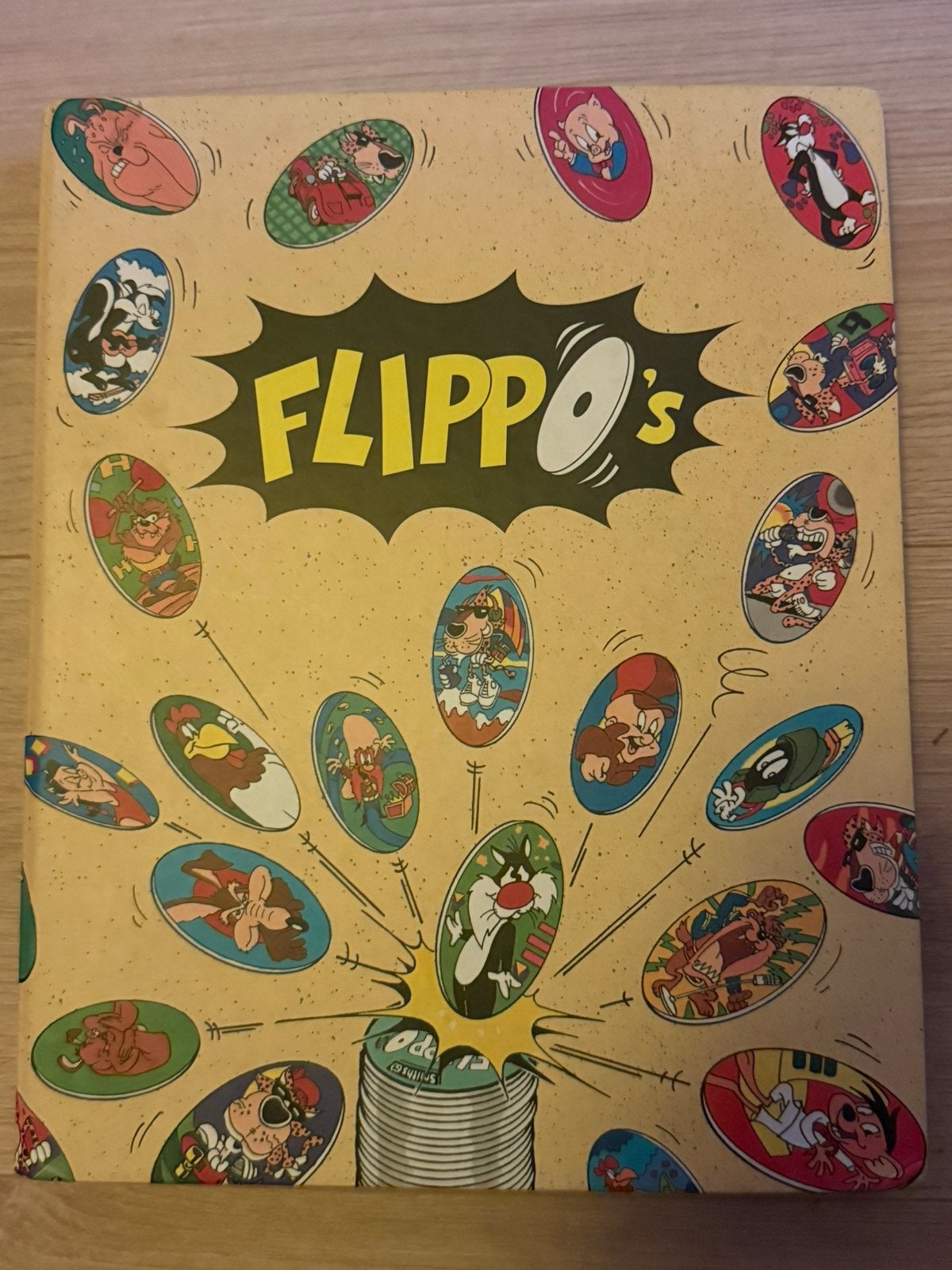 Flippo boek , niet compleet, Verzamelen, Flippo's, Ophalen of Verzenden