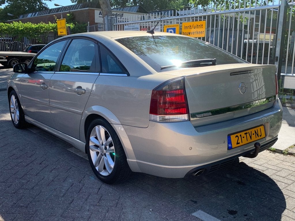 Opel Vectra GTS 1.8-16V Executive|136000KM|Navigatie|Climate, Auto's, Opel, Voorwielaandrijving, Gebruikt, Zwart, 4 cilinders