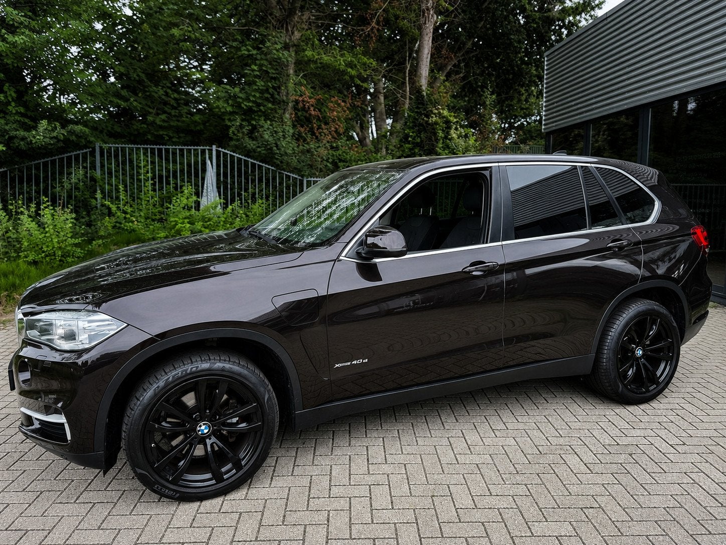 BMW X5 XDrive40e Hybride M-pakket 68.404 km NAP!, Gebruikt, 4 cilinders, Bruin, Bedrijf